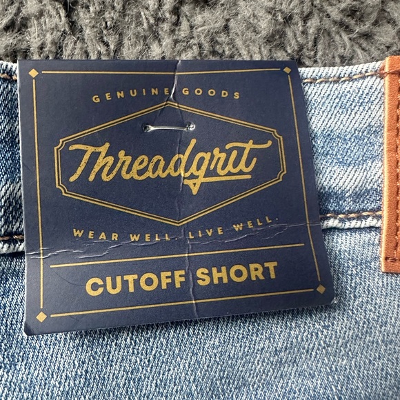 NWT Threadgrit distressed denim jean shorts, women’s size 33 - Picture 6 of 8